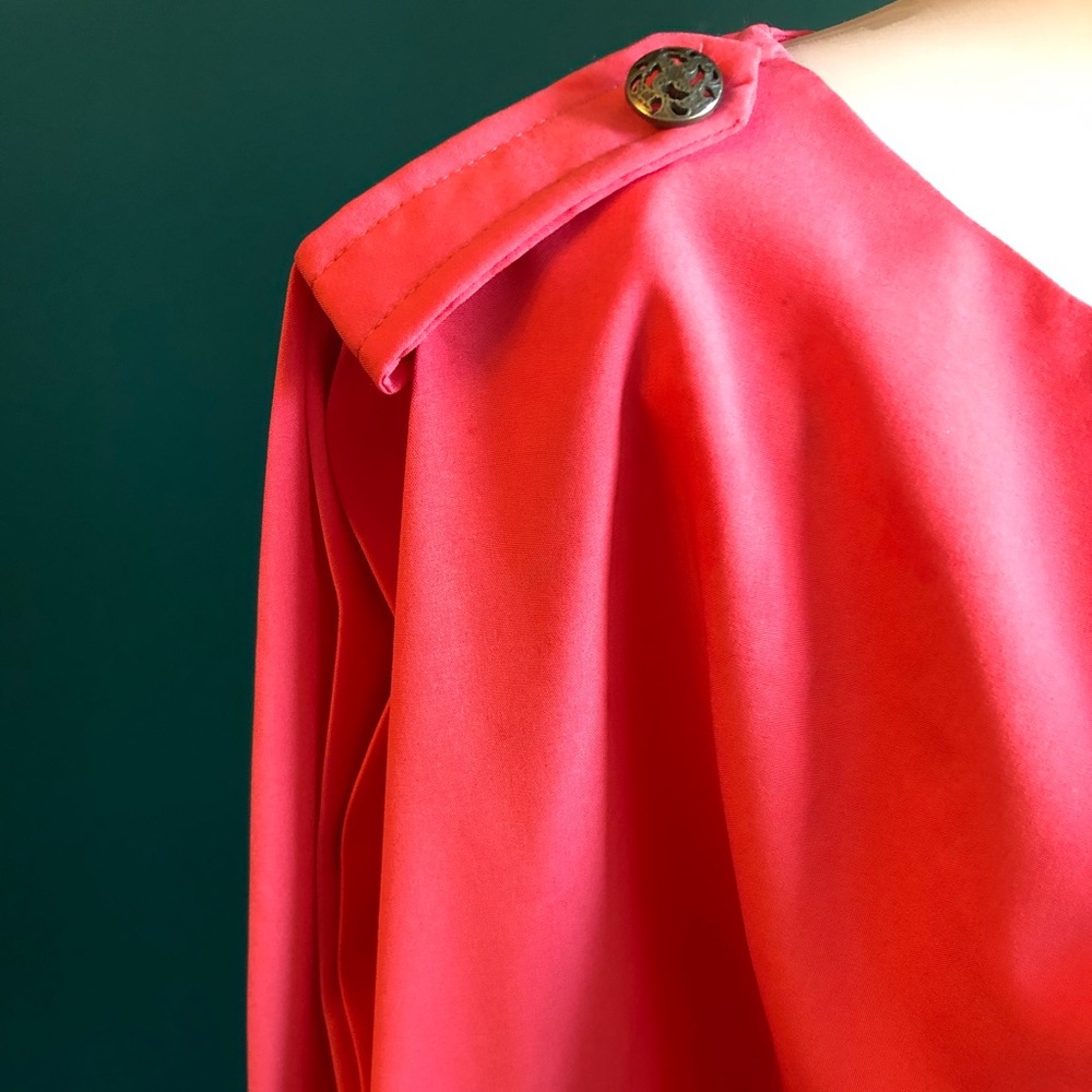 Pink backless blouse. - Picture 3 of 6